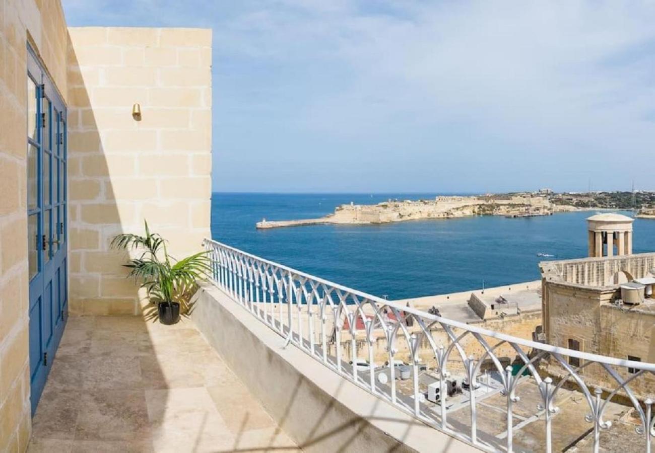 Rare Seaview Penthouse - Garden View - Wifi Apartment Valletta